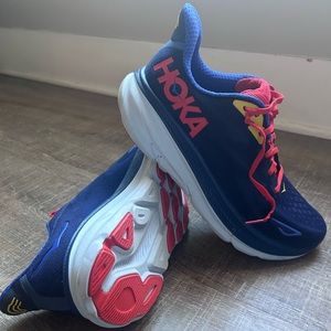Men’s Hoka Clifton 9 size 9